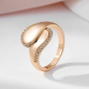 NWT Statement Overlap Ring Sz. 9 14K Rose Gold Plated Cubic Zirconia Accents